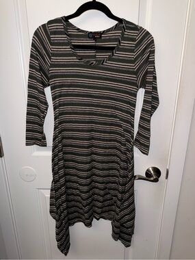🔥5/$25🔥 B Famous USA Striped Long Sleeve Swing Dress Preowned Size Medium